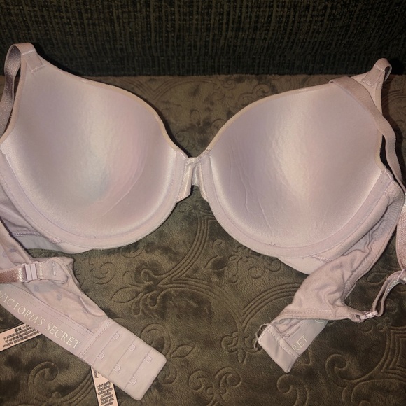 Victoria’s Secret TShirt Polka Dot Lined D… - Picture 2 of 4